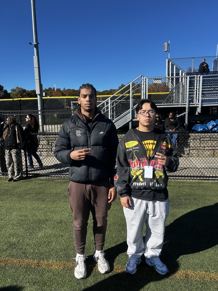 alexperezmunoz7's tweet photo. Had a great time at @AssumptionFB Thank you @CoachDC22 for the invite and for the experience! @CoachReekNJ @CoachYasir https://t.co/xwhNYejjpW