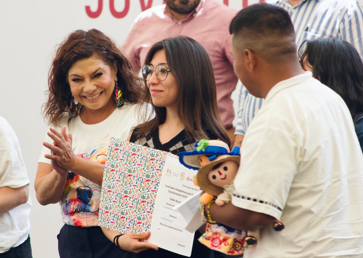 NJuarez_SEPI's tweet photo. Hoy acompañe a la Jefa de Gobierno @ClaraBrugadaM al Encuentro "Cosecha de Ideas,Juventudes Autogestivas  para la Transformación", que gran diálogo entre los jóvenes y la JdG, un modelo lleno de participación e innovación.
Felicidades a @InjuveCDMX @FuenteMarce https://t.co/pGe0A7W8od