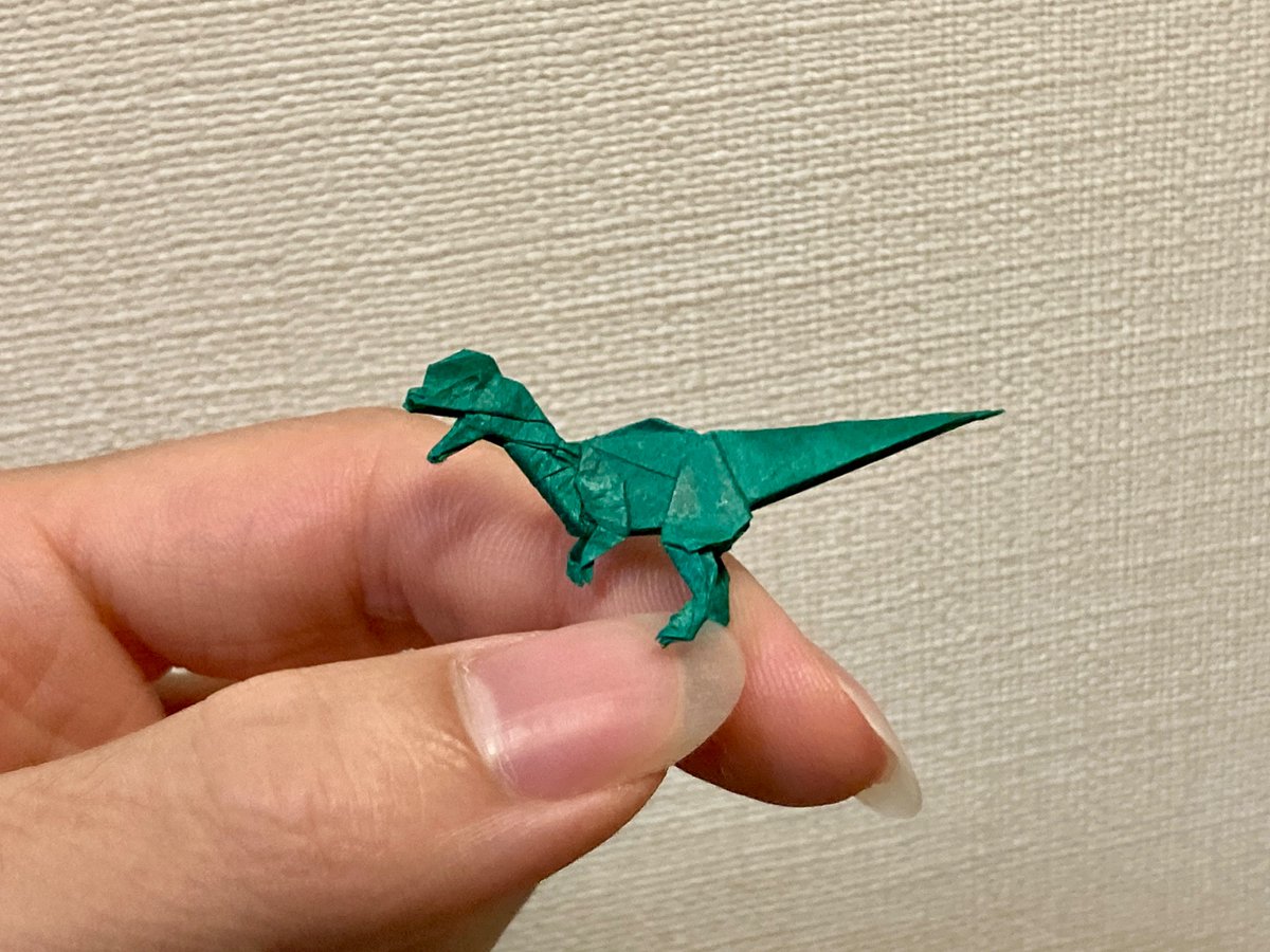 「ディロフォサウルス」
創作　<a href="/origami_maimai/">今井雄大（折り紙マイマイ）</a> 
折り手　でぃのりがみ

カラペ 7.5cmより
#折り紙　#origami