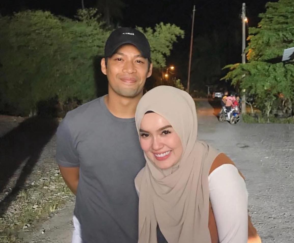 Ini pendapat aku jelah so jangan bitter. Awak punya pendapat itu hak awak. Ini saya punya pendapat 😌

Uqasha dengan Kamal memang dari dulu tak sekufu
 ( di mata aku. saya ulam - di mata aku )

Uqasha kena cari level businessman, dato, tansri - macam adik dia Nelydia Senrose