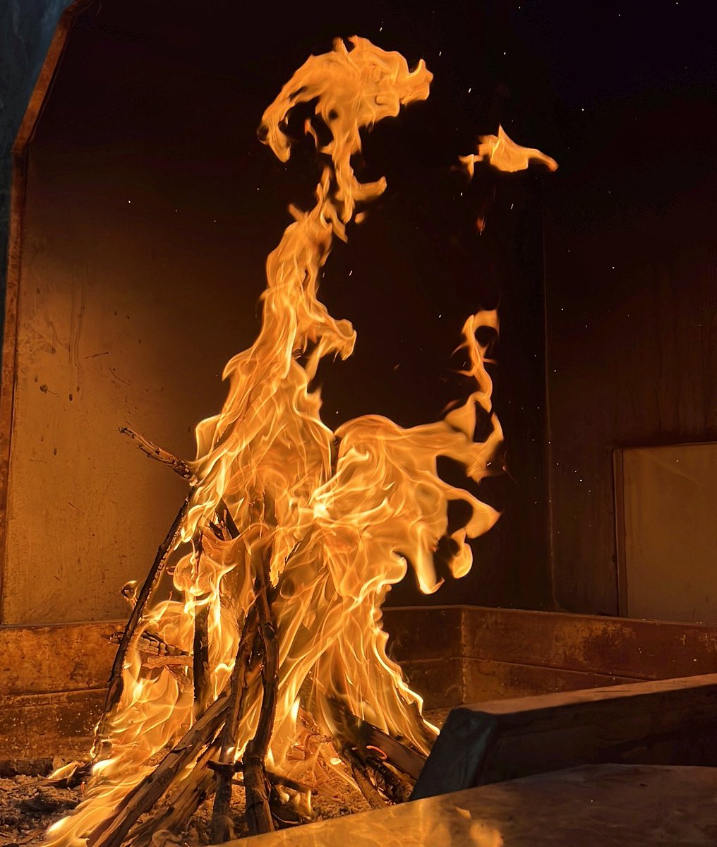 كن في قلبي سنا ضو ربع نازلين 
اشعلوها بالخلا والهبوب تلوفها