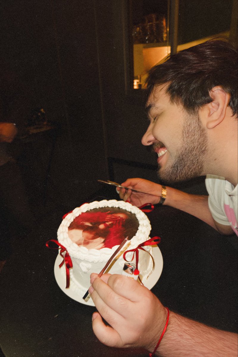 tem um ingresso pra premiere de wicked for good na minha bolsa #ArianatorsNaPremiere <a href="/infoari/">Info Ariana</a> <a href="/arianagrandebr/">Ariana Grande Brasil</a>