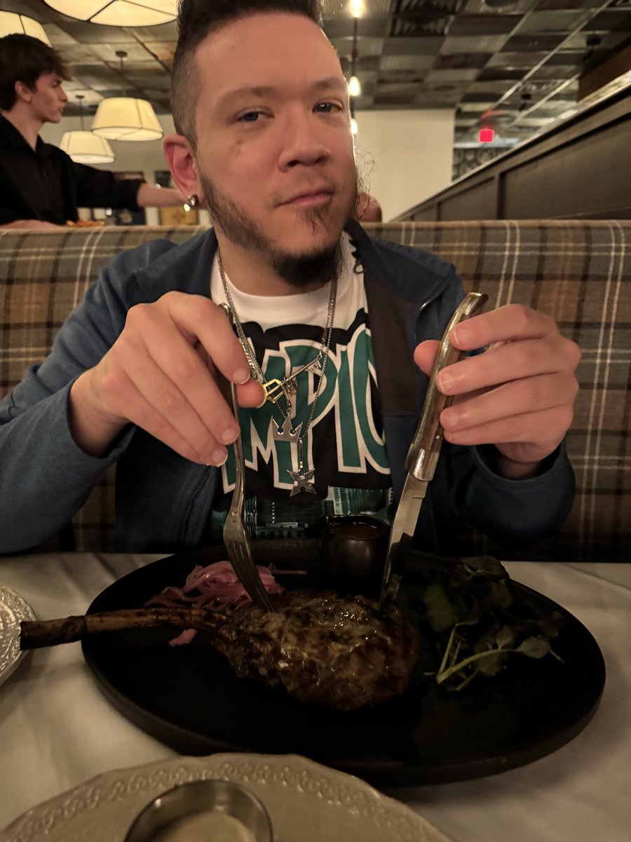 FadeN2Gaming's tweet image. My amazing mother and I traveling to Philadelphia tomorrow to see #Eagles game! Made pit stop at Joey Chops restaurant for Saturday night #crushmode #thisistheway  #food #Foodie