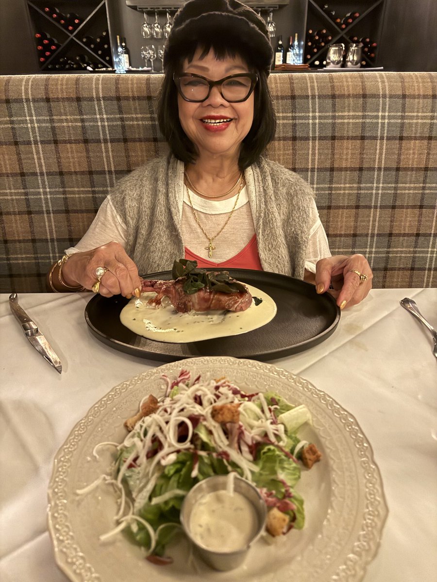 FadeN2Gaming's tweet image. My amazing mother and I traveling to Philadelphia tomorrow to see #Eagles game! Made pit stop at Joey Chops restaurant for Saturday night #crushmode #thisistheway  #food #Foodie