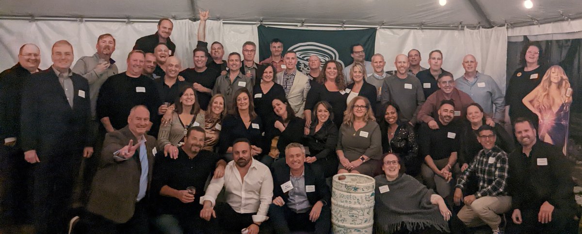 gillesakacake's tweet photo. When your High School class gather every few years but you can't make it ... @MariahCarey 's High school friends included her in their group photo 😉😋🙂 (credit: Harborfields High School) https://t.co/f5FItLkrpL