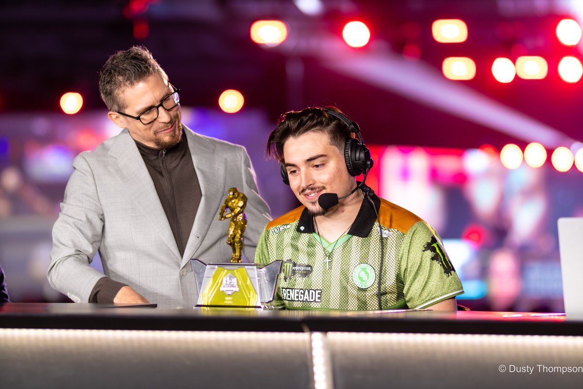 One legend passing the torch to another. #HaloWC
