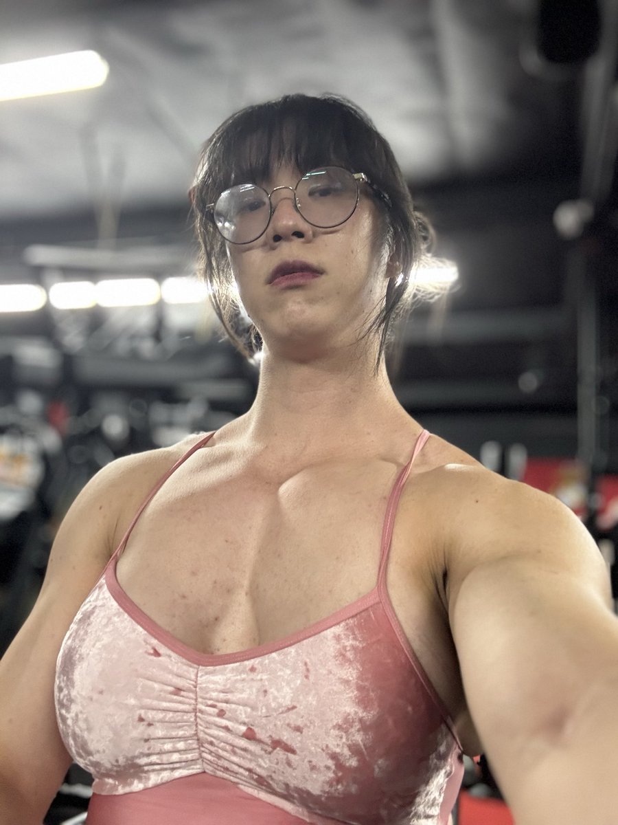 Did myself up a lil to go out and now finishing at the gym 🥰