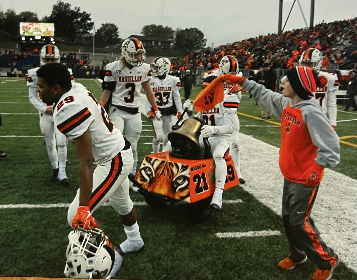 Becca Moore tweet media