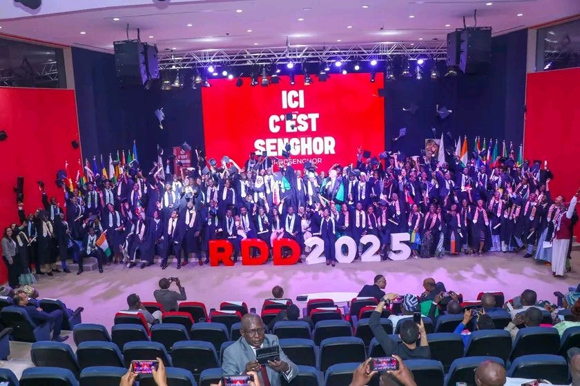 DjungaTony's tweet photo. Ce fut lors de la cérémonie de remise solennelle des diplômes de la 19ᵉ promotion de l’Université Senghor d’Alexandrie – 19 octobre 2025, Borg El Arab où j’ai pris parole en tant que Secrétaire Exécutif du Réseau mondial des Alumni de cette université. https://t.co/M1xKYtFYua