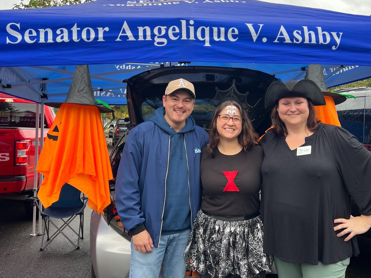 #TeamAshby had lots of fun handing out candy and judging the costume contest at <a href="/CM_LisaKaplan/">Lisa Kaplan, Councilmember</a> Trunk or Treat Festival this morning! From our trunk to yours, happy spooky season! 🕷️🕸️🎃🍭
