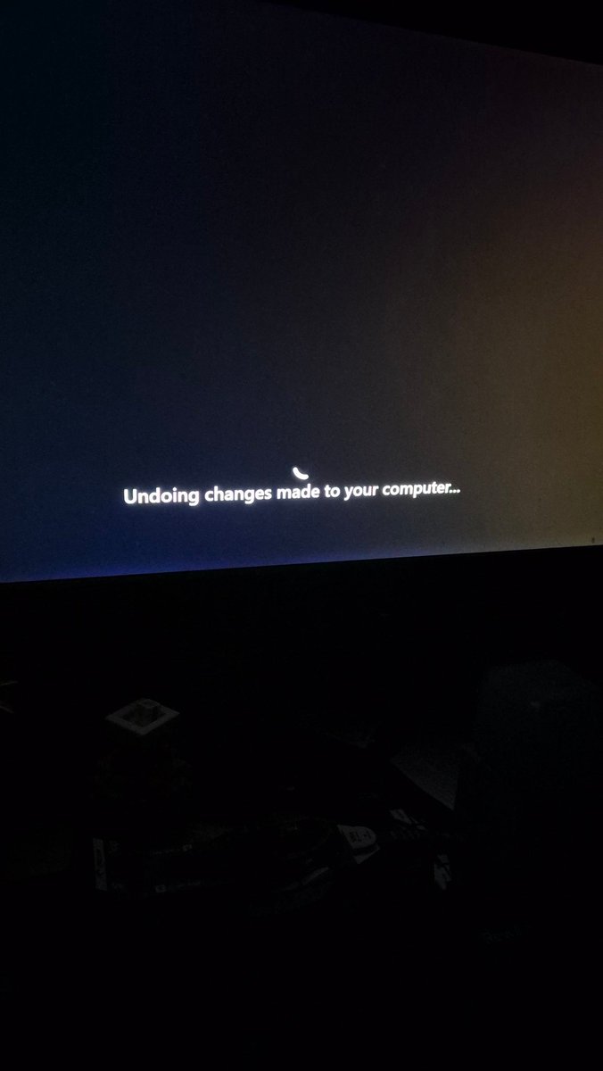 ItzSecreZ's tweet image. This is what happens every time I try to update to windows 11. WHY WHY WHY WHY WHY, I'VE TRIED EVERYTHING JUST FUCKING WORK. @Windows FUCK YOU