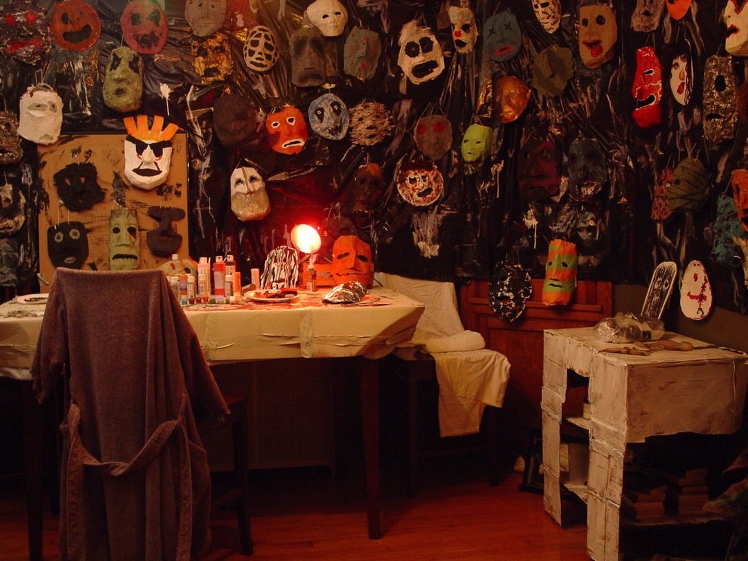 1carolinagirl's tweet image. Michael’s cell
Halloween #RobZombie (2007) 🎃🎬