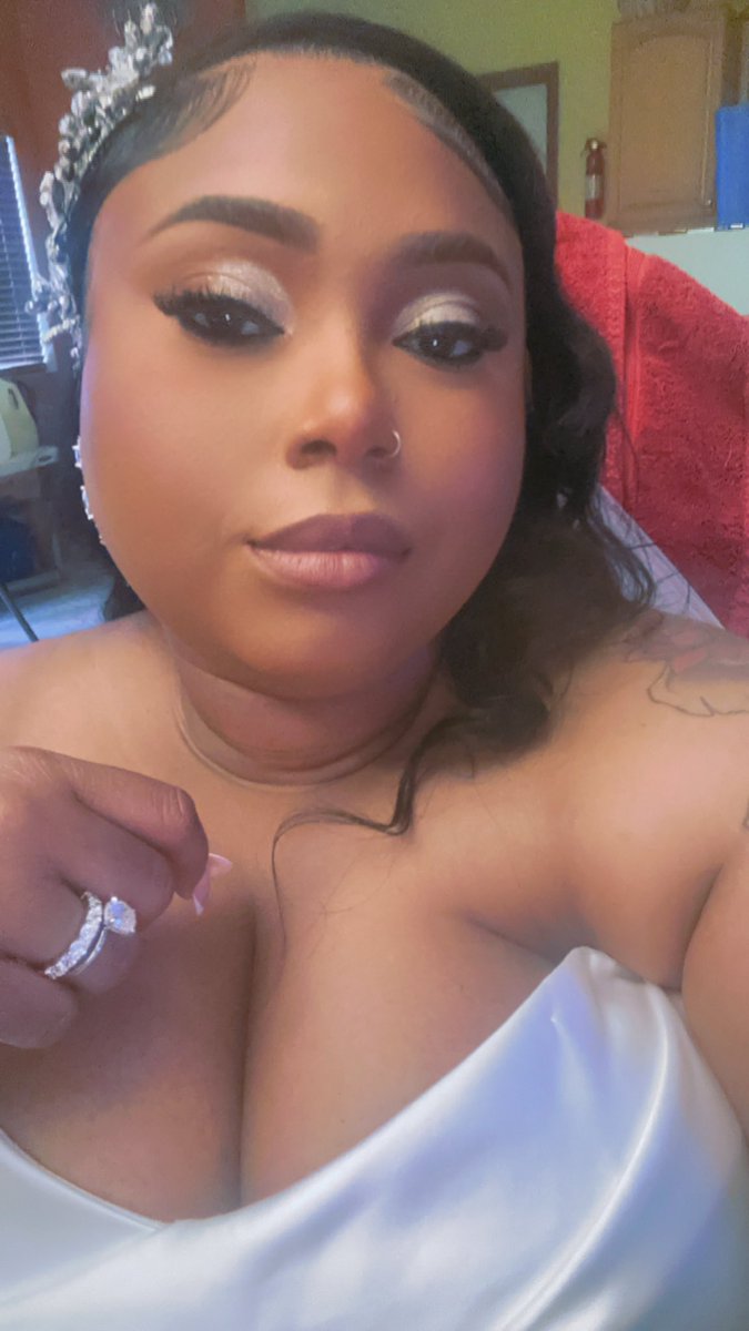 I did a thing! 🥳🎉 Mrs.Gary A Russell!🫶🏽🤏🏽💍💚