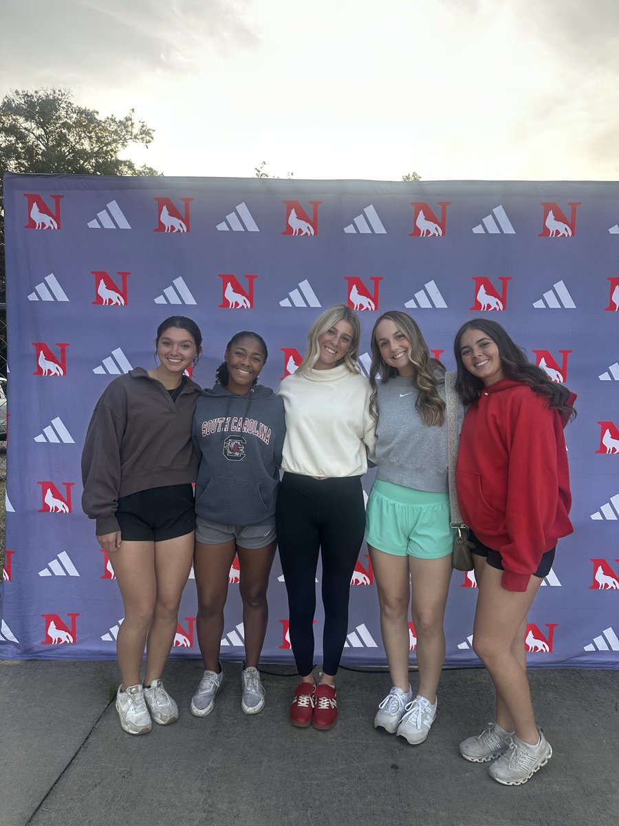 _reagan_patton's tweet photo. Thank you so much @newberrysb for the amazing visit and verbal offer!! I loved seeing what its like to be a wolf! @mackense27 🐺 ❤️🤍🖤 https://t.co/KhBG16lCbt