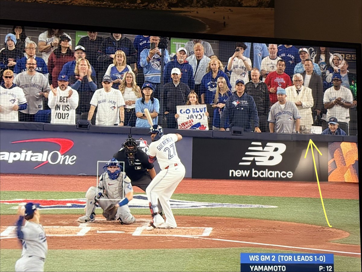 JenNeilans's tweet image. Ummm I thought he was dead 🐓 🍗🐓
#colonalsaunders
#kfc
#worldseries 
#bluejays