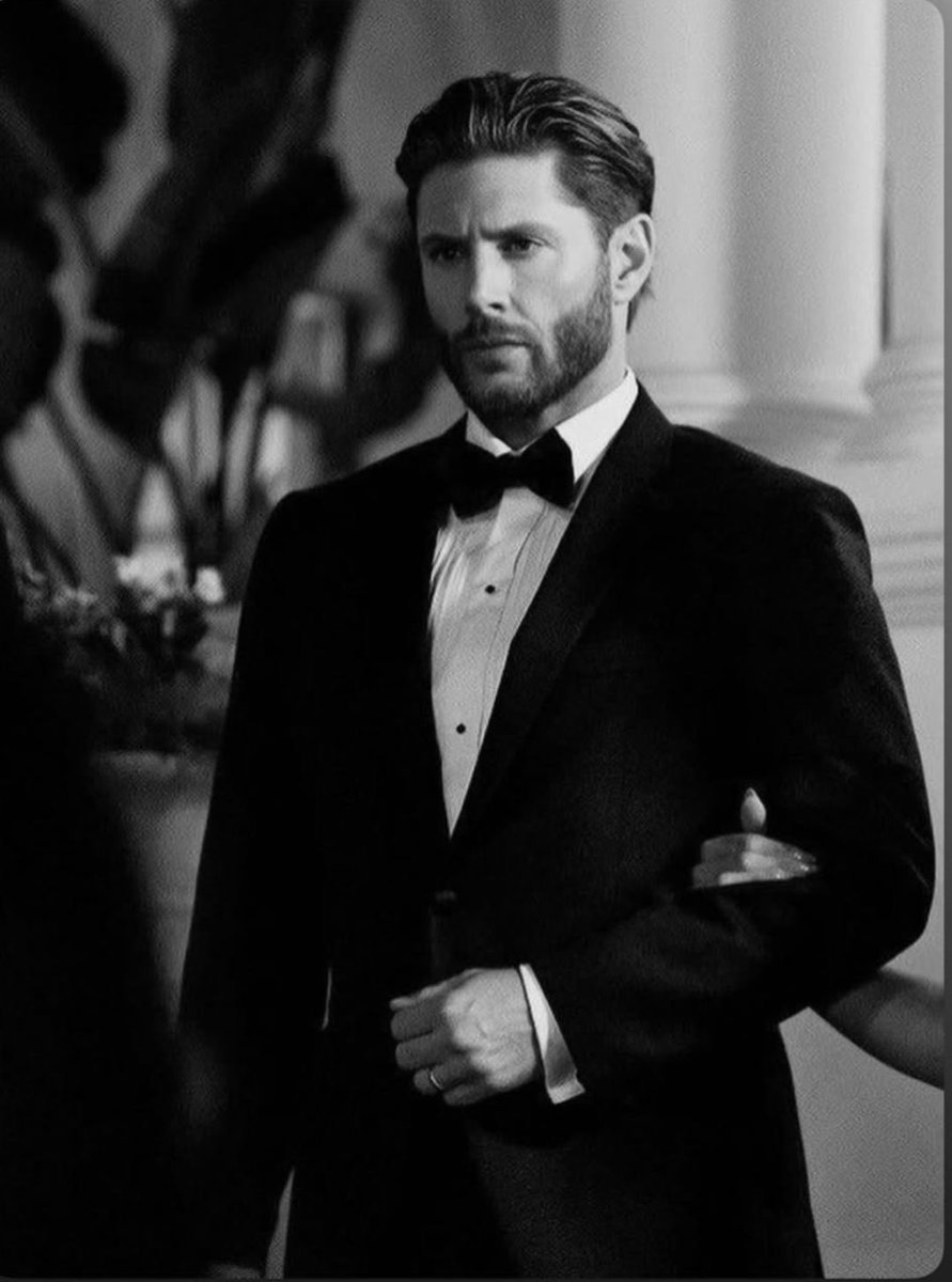 Always looking his best for his darling
    #SeductiveSundayᅠᅠᅠᅠᅠ