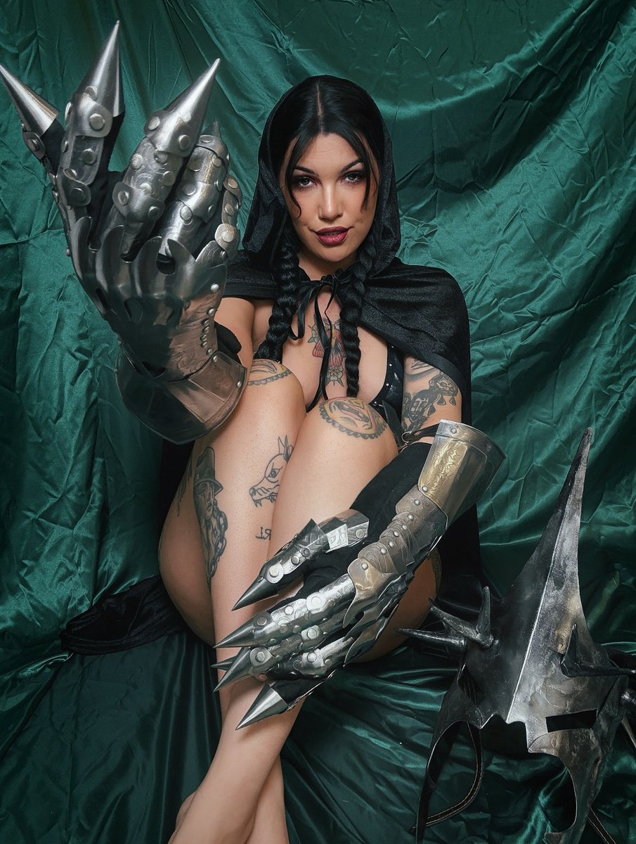 Happy Halloween~
      hide ya hobbits