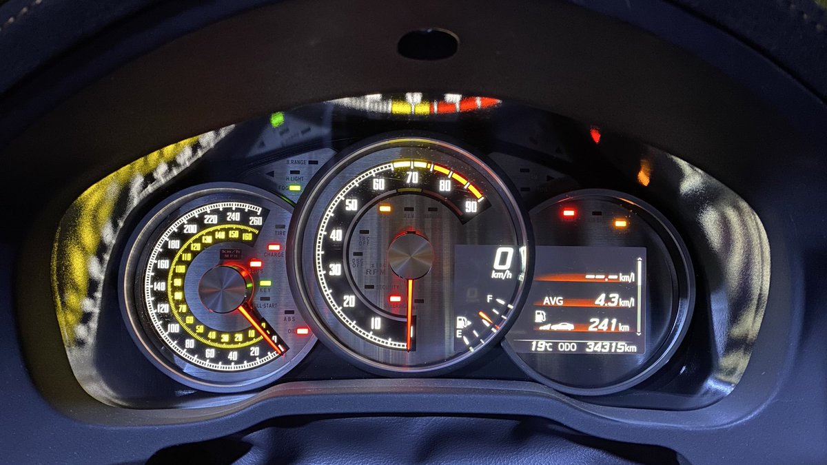 yt_y64's tweet image. 6型後期でも装着させて頂いて乗り換えてからは8型用が出たと気付いたときには時すでに遅しで諦めかけ、今回も気付くの遅め気味でしたが購入できて良かったです🙌
警告灯のドット感、パイロットランプが美しすぎて最高です！
メーターレンズ無しでいくか迷いましたがまずは有りで！