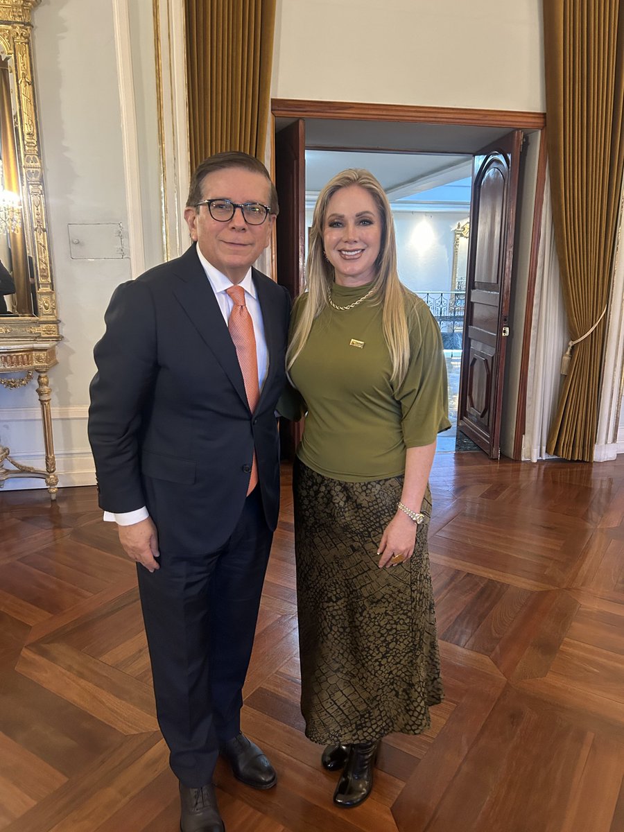 cepan_ec's tweet photo. Histórico: Ecuador y Panamá unidos por el desarrollo empresarial 

En el I Foro Empresarial Ecuador–Panamá, en el marco de la Segunda Reunión del Mecanismo de Consultas Políticas, líderes y autoridades de ambos países se reunieron para impulsar la inversión, generar alianzas estratégicas y abrir nuevas oportunidades de negocio. 🇪🇨🇵🇦

En el panel del sector inmobiliario, miembros del directorio de CEPAN participaron activamente, presentando propuestas estratégicas para potenciar la inversión y fortalecer el sector a nivel bilateral.

🤝 Este foro reafirma que CEPAN es el puente que conecta Ecuador y Panamá, impulsando el crecimiento económico y oportunidades reales para todos los sectores productivos.