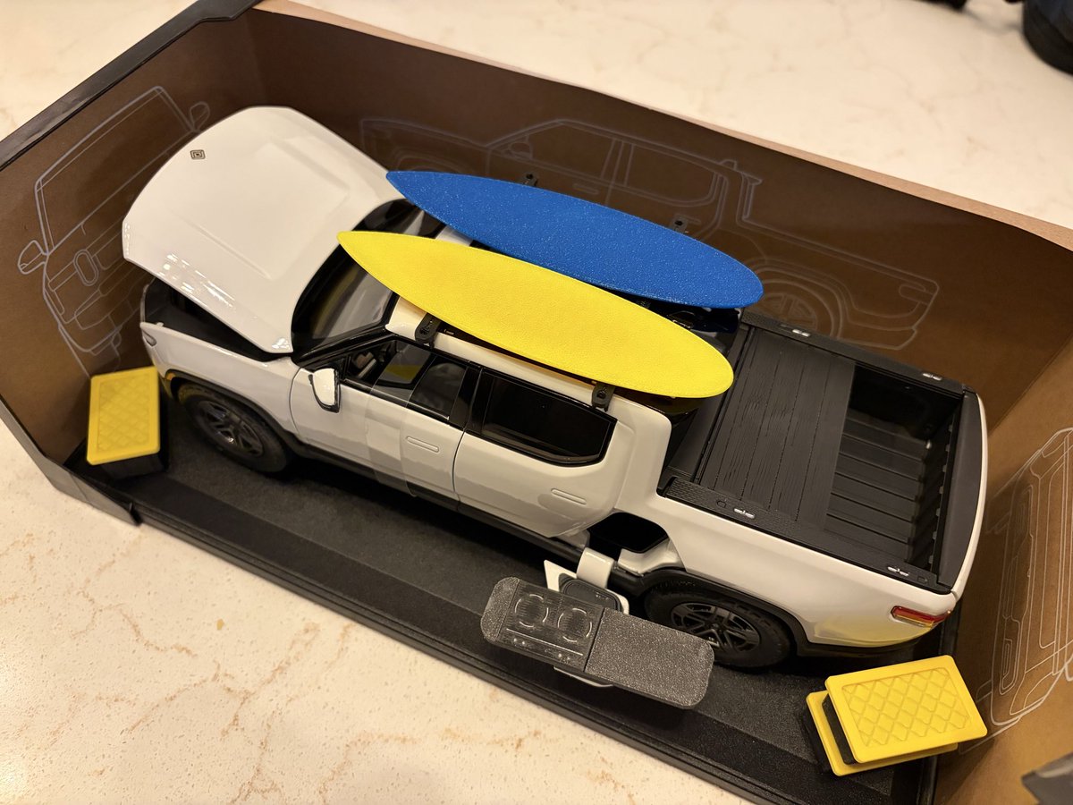 Huge shoutout to <a href="/Hilbe/">Chris Hilbert</a> and <a href="/updiron/">Nathan H</a> on the gear for my R1T!  When you see it let me know. ☠️☠️☠️☠️ freaking nailed it. Hahahah I can’t be it matches perfectly to the gen 1 😂