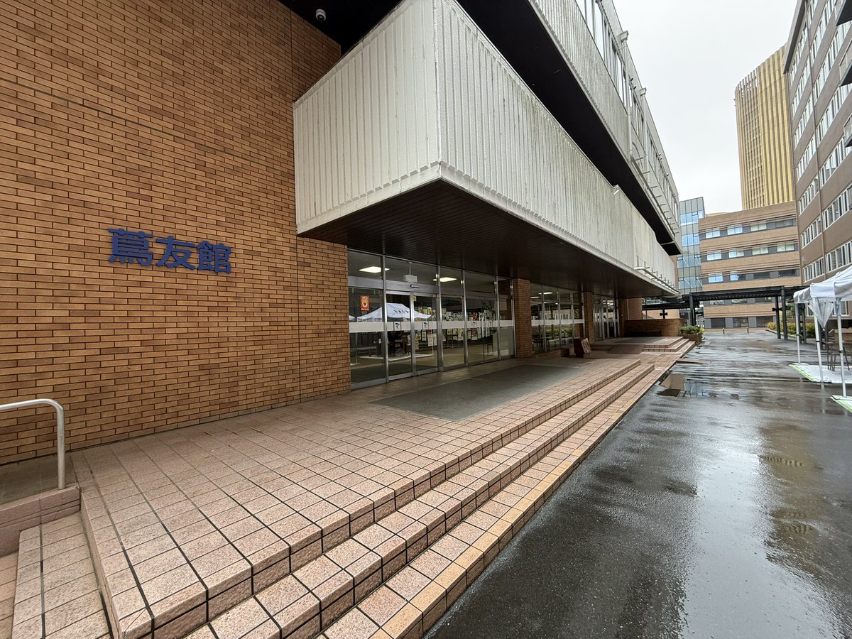 おはようございます！
青舎祭2日目です‼️
本日も蔦友館の3階体育館でヒーローショーを行います！
1公演目は昨日と同じく11時30分スタートを予定しています。
2公演目は15時スタートです。
教室グリーティングは1公演目の後の13時開始のみとなりますのでご注意下さい！
そこでチェキ購入も可能です！