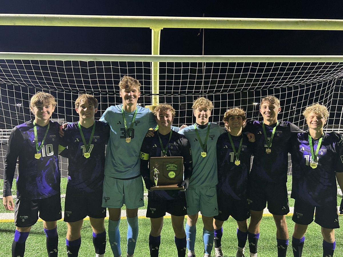avoneagles's tweet photo. Eagles Win! District Champions! https://t.co/FqJet8MxAp
