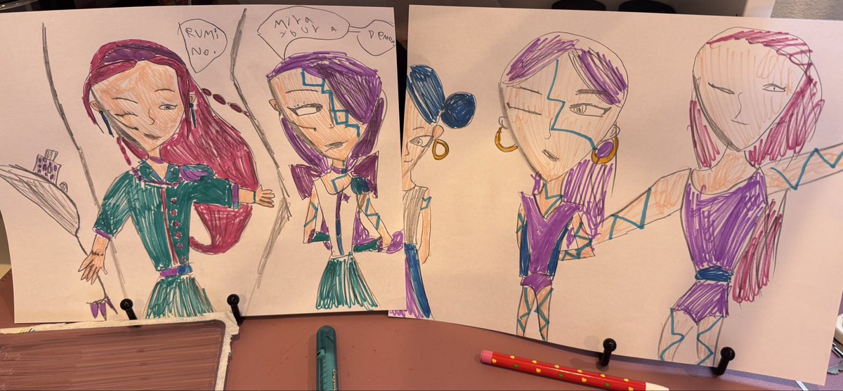 d_ijk_stra's tweet image. 요새 별이 그림 스타일은 이렇게 진화(?)함. 누군가의 가르침을 거부하고 자기 멋대로만 그리니까 이제는 나이 또래에 비해 테크닉이 좋은 편은 아니게 된 것 같은데, 패션을 관찰하고 또 창작하는 센스는 (내가 패션을 전혀 모르긴 하지만) 꽤 좋은 것 같다! #별이육아 #별이그림