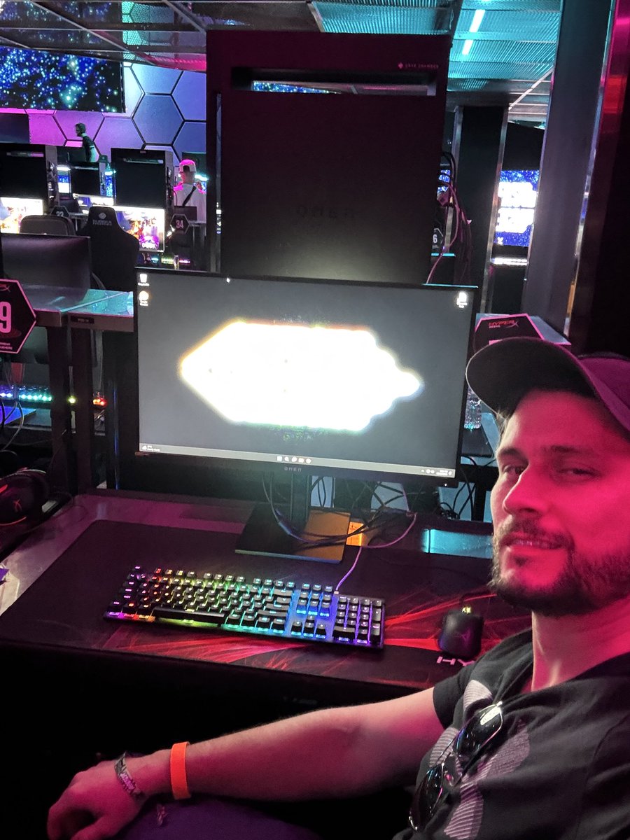 Chaotic social energy with the Web3 gang <a href="/HyperXArena/">HyperX Arena Las Vegas</a> <a href="/OthersideMeta/">Othersidemeta</a> <a href="/opensea/">OpenSea</a>