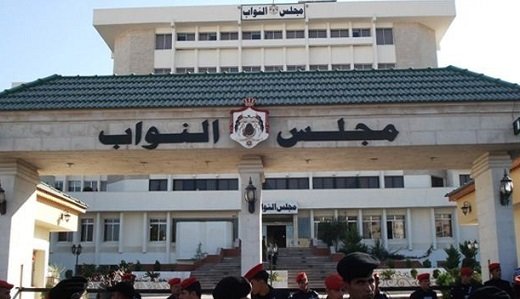 ماذا يمكن أن نسمي ما سيحدث غدا في افتتاح الدوره العاديه لمجلس النواب الأردني غير أنها مسرحيه ساخره ،حيث عرف منذ مده كالعاده  من هو رئيس مجلس النواب القادم (مازن القاضي ) ومن هو نائبه ومن هم اعضاء المكتب الدائم . كل شيئ في #الأردن تعين من قبل المخابرات ،فلا إحترام للصناديق ولا