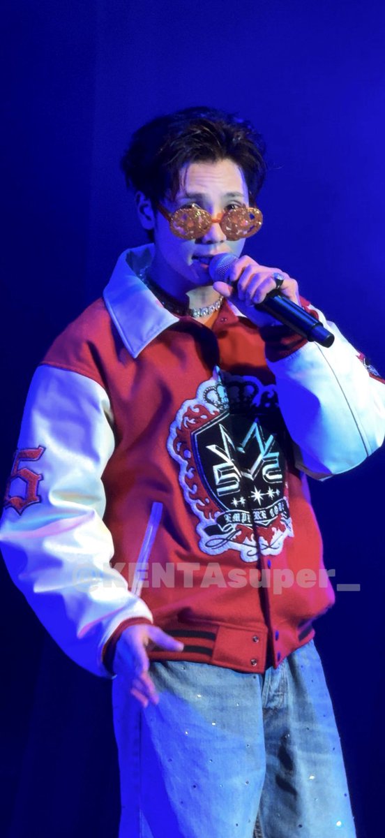 KENTAsuper_'s tweet image. けんたがトンチキかぼちゃサングラスかけて登場してきたときには発狂しそうになりましたがとっくに気が狂っているのでセーフでした🎃🕶️ #SPOOKYPUMPKIN2025  #MA55IVE #神谷健太