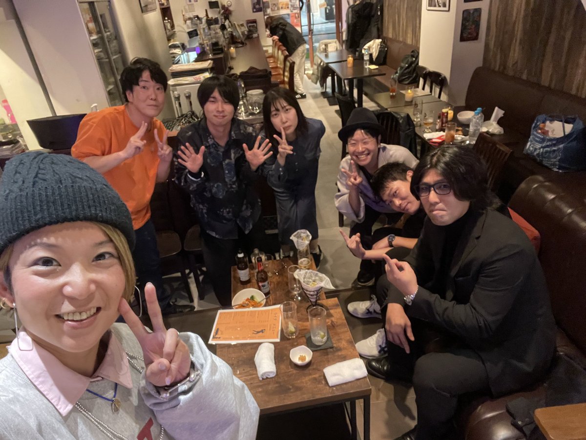 A93315939's tweet photo. 昨日はベンテヌートで半年ぶりにLIVEしました！終始暖かい雰囲気で、終わった後も皆んなでお酒を交わして楽しかった🍺
そして、初めてアンコールをいただけたことも忘れられない最高の夜だったなぁ😊
皆さんありがとうございました！
#BenTenuto　#Lull   #五十嵐公輔　#暁 https://t.co/knjze9MGlh
