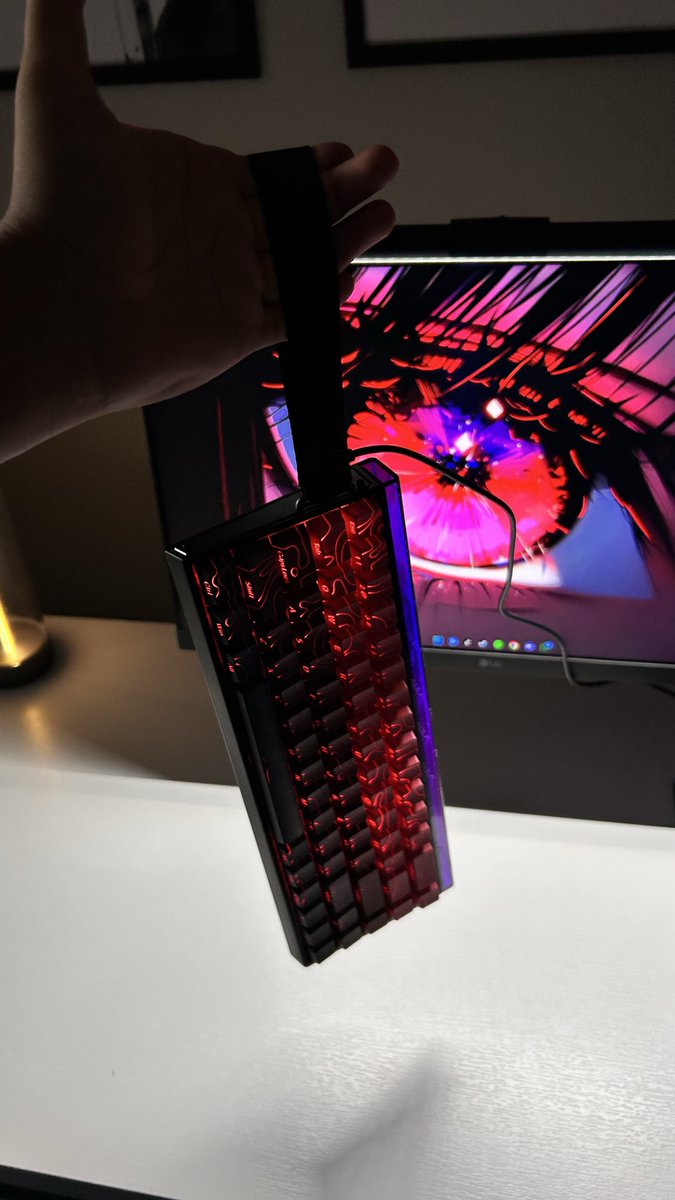 isacsetup's tweet image. aula hero 68 🥵 #desktopsetup