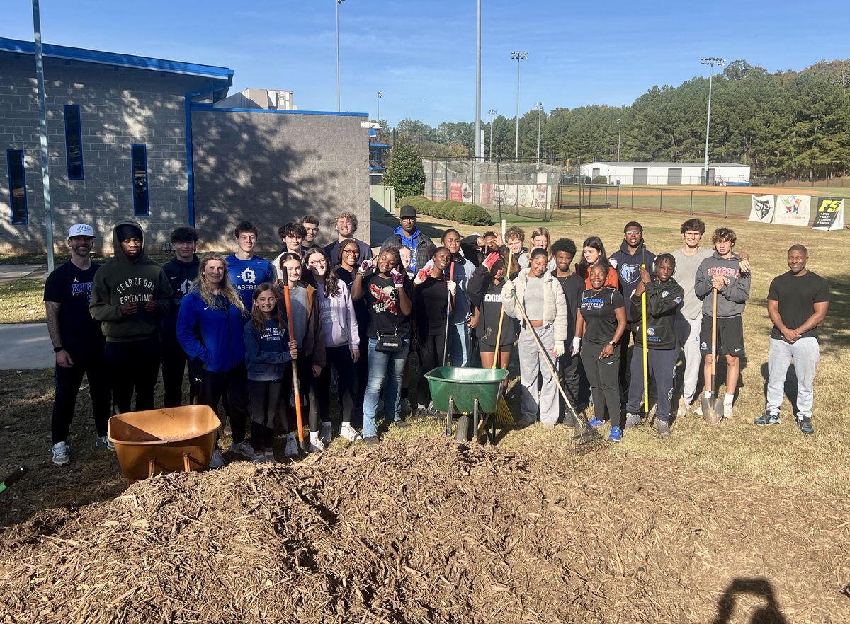 We have the best group of parents and the hardest working athletes. I say it’s going to be a Great Season this year🏀‼️

Thank you to all our parents and players for sacrificing your Saturday to make our campus look more Beautiful!

@centennialknightsmbb

#uknightedhoops⚔️🛡️🏀