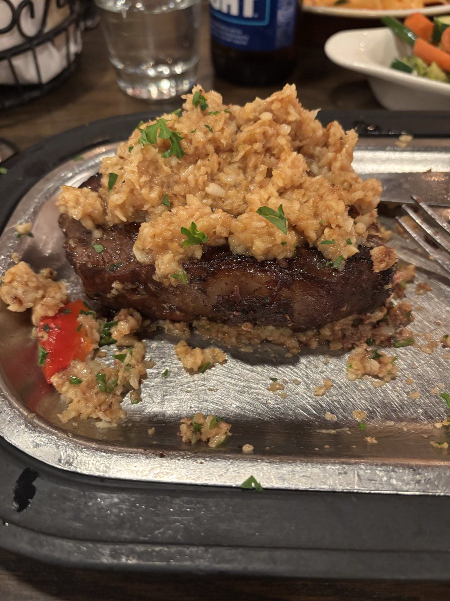 joshiguess_'s tweet image. there’s garlic steak, and there’s GARLIC steak