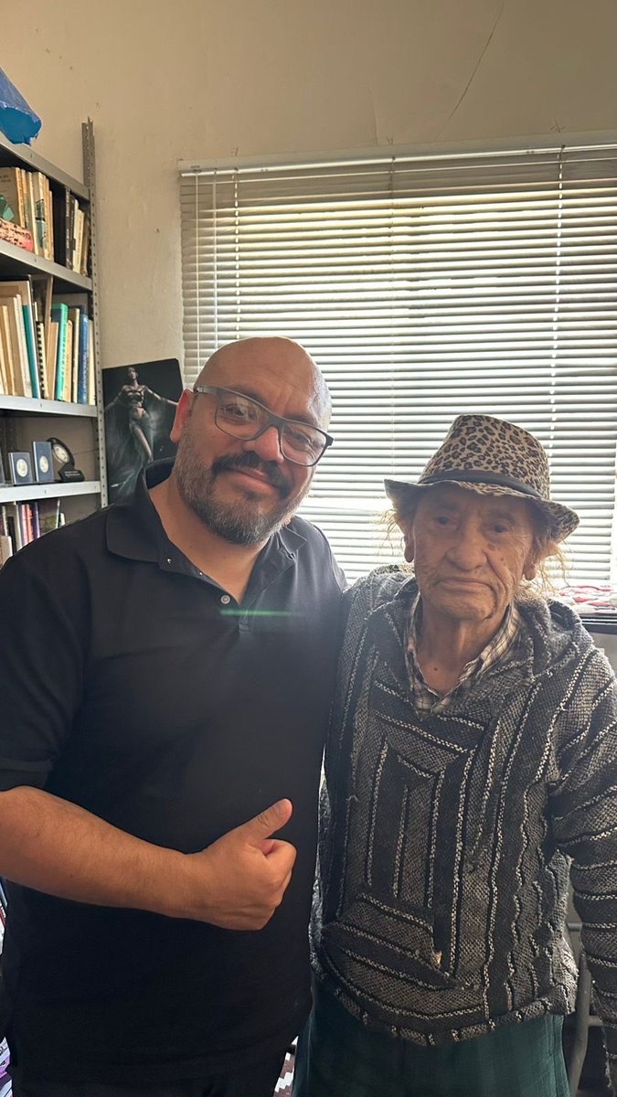 MI AMIGO MARTRÉ: EL AUTOR DE LA TRILOGÍA PROHIBIDA

Comí y bebí una copa de ron con el gran Gonzalo Martré. Hacía 25 años que no lo veía. El tiempo pasó y, claro, hizo sus estragos en nosotros, pero no varió un ápice nuestra amistad sincera, franca, inquebrantable.

¿Lo conocen