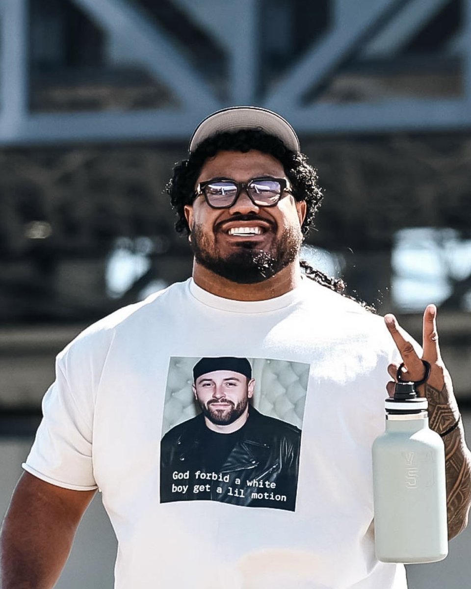 Vita Vea showing love for his QB 😂

(via <a href="/Buccaneers/">Tampa Bay Buccaneers</a>)