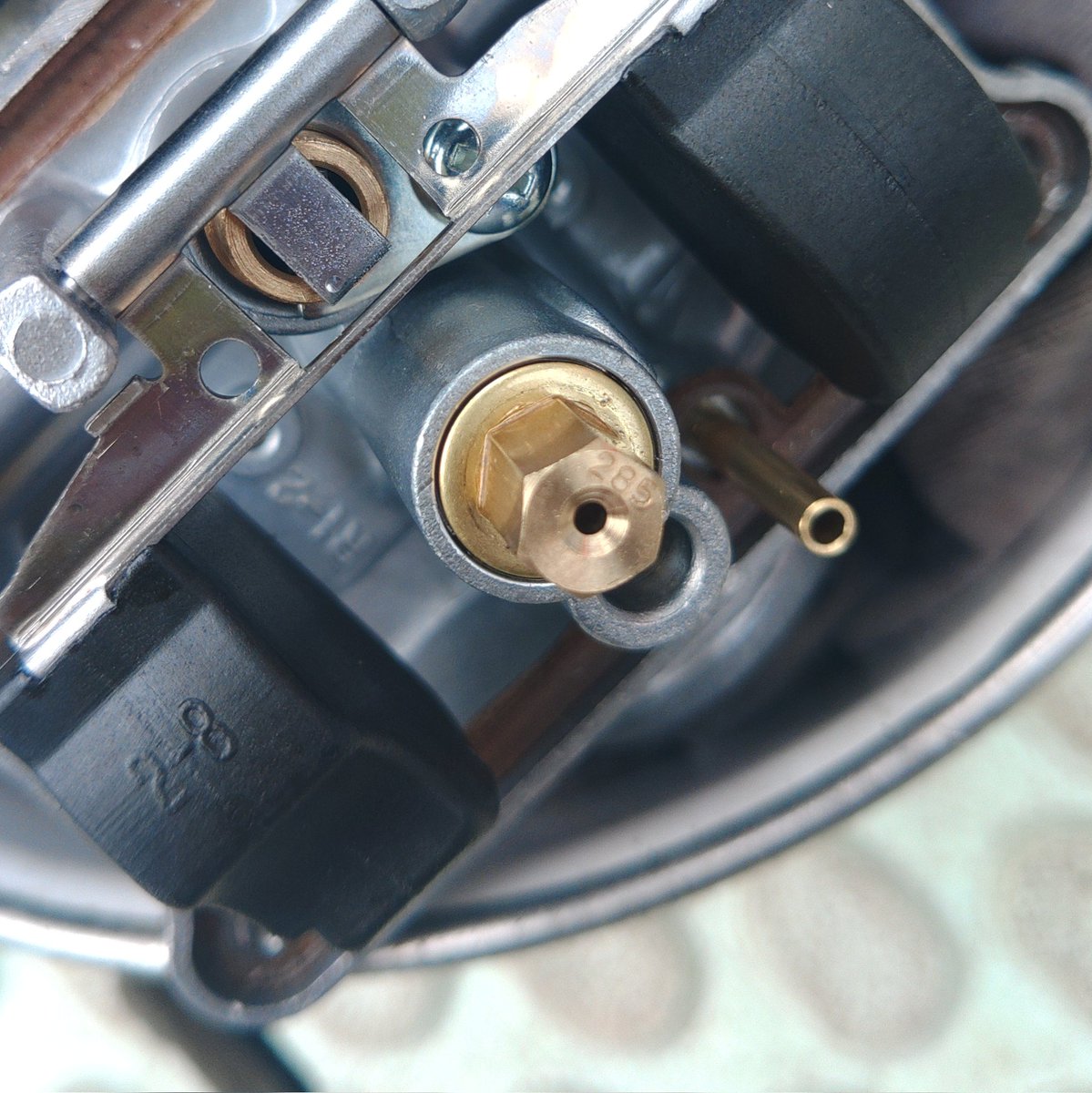 ツユりん ツユ - アンダーヒロイン MV | Skream! ミュージックビデオ 邦楽ロック