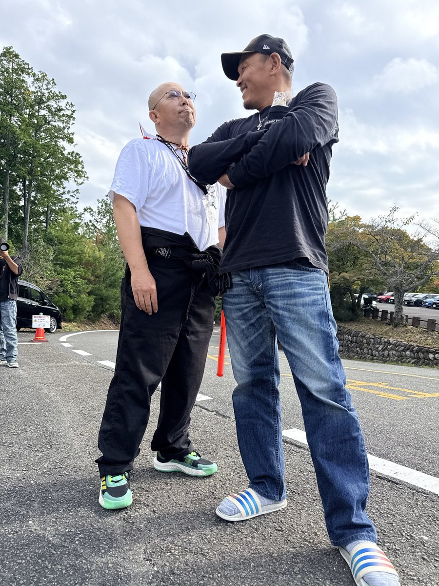 hatasato_618's tweet image. 昨日のコンプ祭でakieっちと旦那(まだ棟梁やけど)

ノリと言うか同調できる大好きなイカつく楽しい2人なん🤣👍✨

おハゲジャンプはtake6はやったんじゃねぇか🤣足痛いわ🤣👍✨

めちゃくちゃ楽しかったっす🤣👍✨
また遊んでやぁ〜😁🙌✨