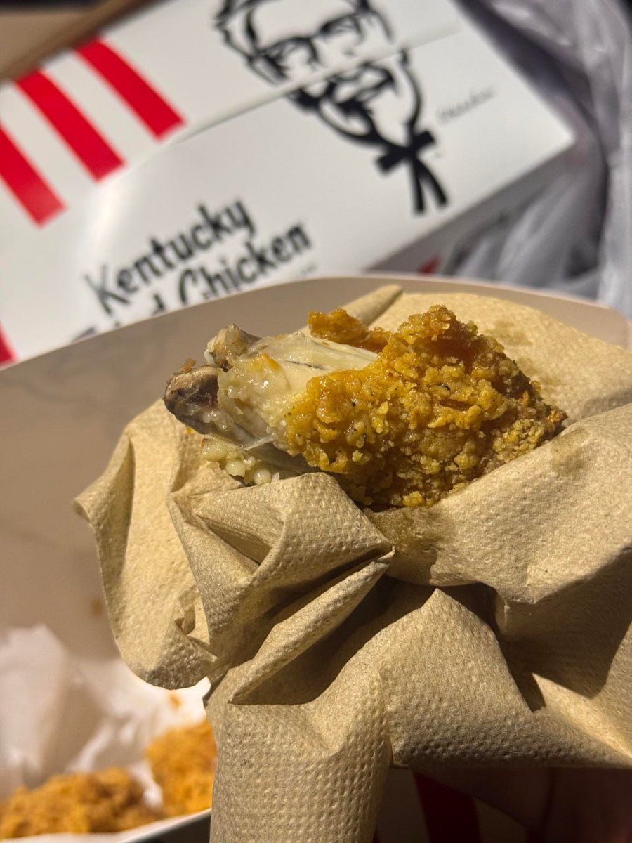 BackOnTrackDUI's tweet image. KFC This Hot&amp;amp;Spicy Wings