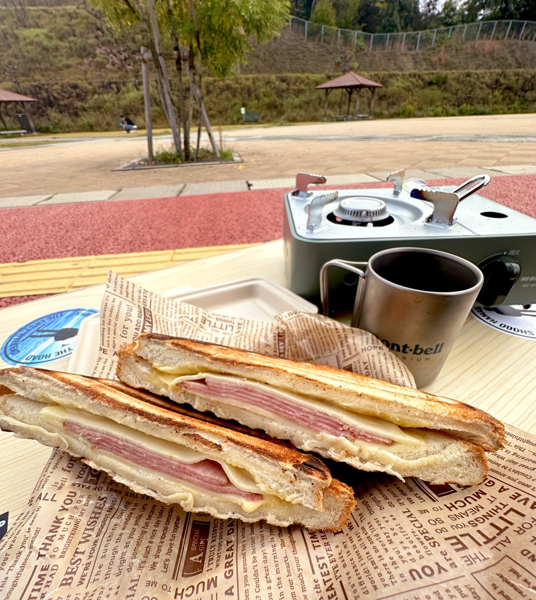 Ajfo98Sh's tweet image. 昨日、仕事終えてからlet&apos;s go🚗💨

車中泊飯はもつ鍋😋
お醤油忘れたからチョット薄い💦

朝ごパン
豆香洞さんの珈琲とホットサンド😋
ブラックペッパー忘れた💦

省吾さん💕もどうぞ🥢☺️

今日はあっちに行って来ます🚗💨

ありがとうございました✨

#浜田省吾 
#車中泊飯 
#朝ごパン