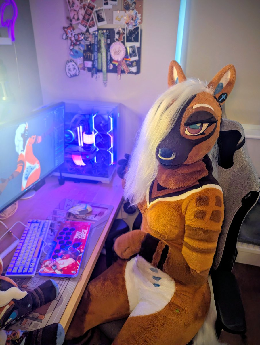 Wanna hang out in my room and make rpg2k games until 6am together?
📸<a href="/PheezeNutz/">PEELZEPUP</a> 
✂️suit by LisanOtuspaja