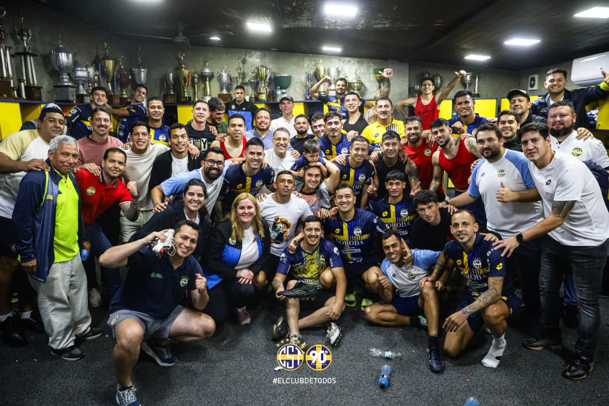 CST_1935's tweet image. Para este grupo 𝘛𝘖𝘋𝘖 es posible 👊

#GanóElTriki #ElClubDeTodos🟡🔵