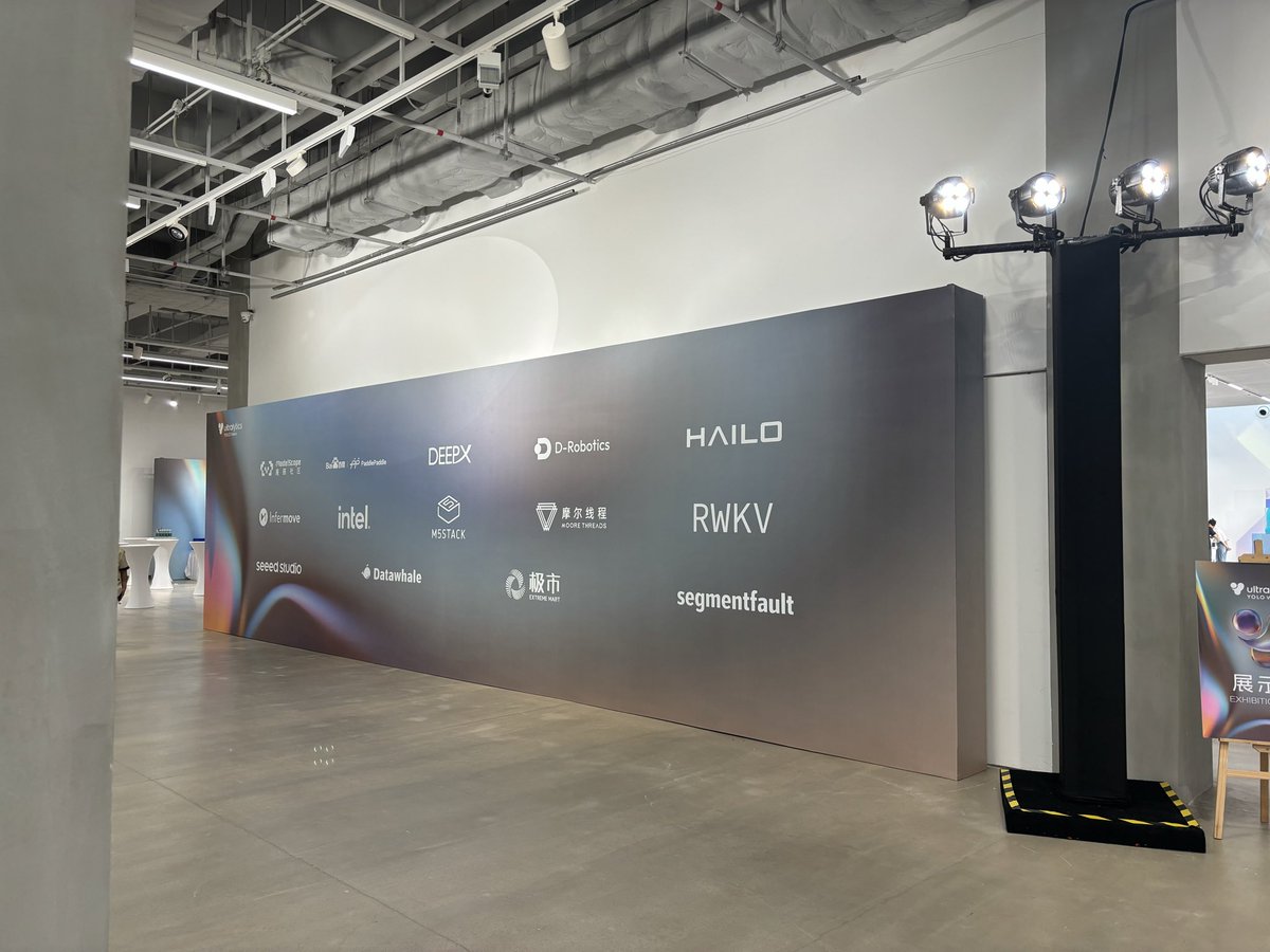 AshleyWang41090's tweet image. Today @ #YoloVision Shenzhen, interact with #StackChan onsite☺️
#M5Stack #Ultralytics #YOLO