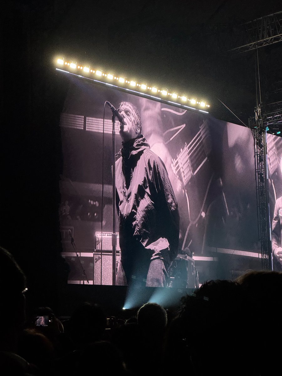 himaginism's tweet image. 自分が知っているリアムをリアムが演じてるレベルでリアムがリアムのままだったので今朝起きても肩で歩きたくなるレベルにリアムモーニンググローリー。