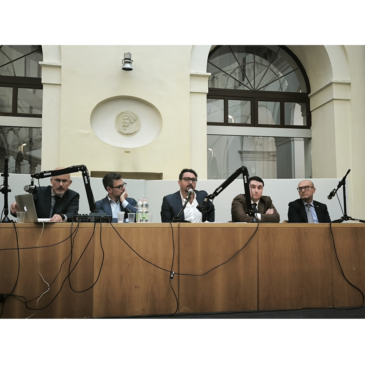 La Delfico patrimonio d’eccezione per #Teramo e l'Abruzzo: giornata delle #biblioteche e della professione bibliotecaria in Abruzzo.
Ulteriori dettagli nel link di seguito

abruzzooggi.it/regione/teramo…

#abruzzo #bibliotecaregionalemelchiorredelfico  #cultura #GianguidoDAlberto