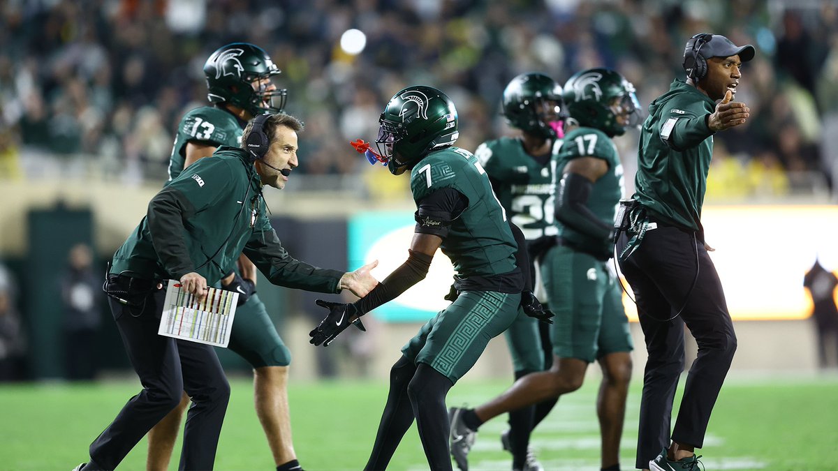 MSU_Football's tweet photo. keep battling ⚔️ https://t.co/TBeIKmAY46