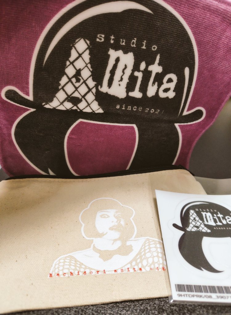 届いたー🙌🏻💕ポーチは色違い タオルハンカチは今度はSサイズ！このサイズも生地気持ち良くてとても持ちやすい🥹💜