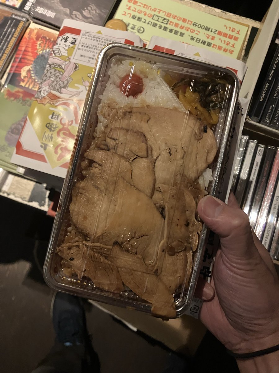 harumagedon's tweet image. 高崎エクストリーム、多数ご来場ありがとうございました。
トリのFINAL EXITからの登利平のトリ弁。
また来年、高崎エクストリーム開催できるよう、今後とも宜しくお願いいたします！
デスメタルで勝手に町おこし！！