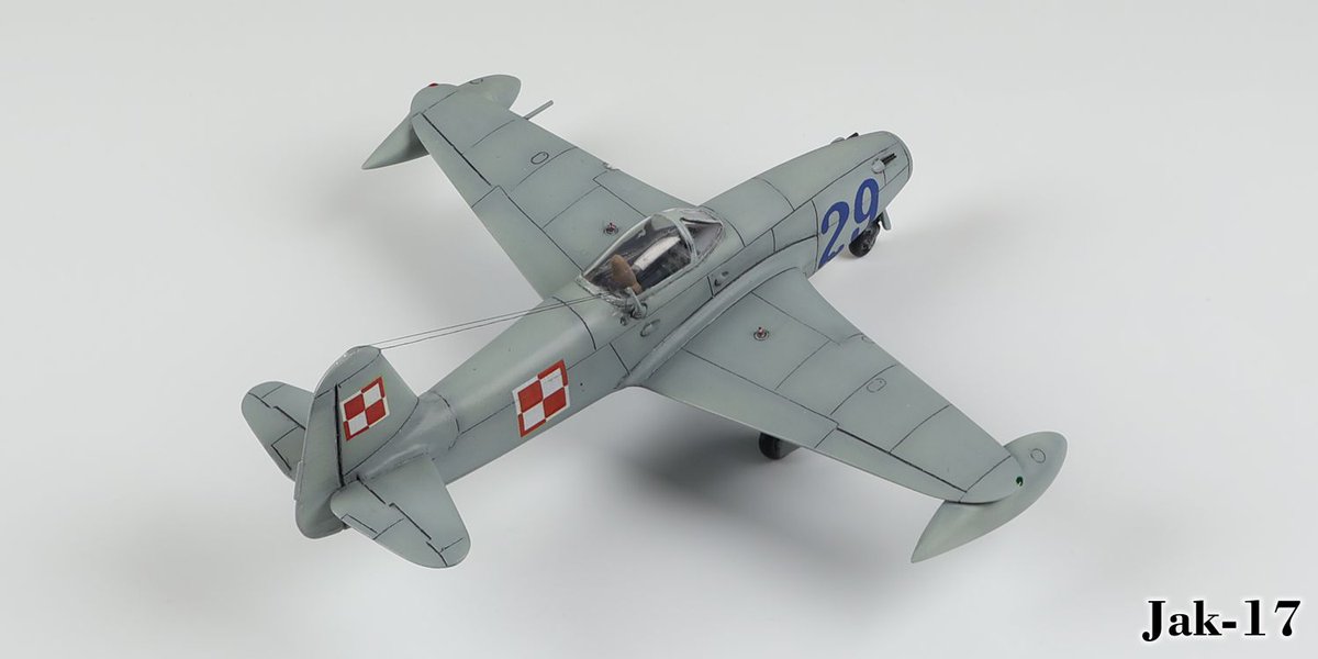 Konr_So's tweet image. W napadzie &quot;niezrozumiałego&quot; skleiłem sobie model Jak-17. Trudno napisać o nim coś więcej niż to, że to typowy przedstawiciel AModel z końcówki XX wieku. Dobrze, że udało mi się dotrzeć do końca budowy :)

Więcej: modelwork.pl/topic/63592-ja…

#ttmodelarze #jak17