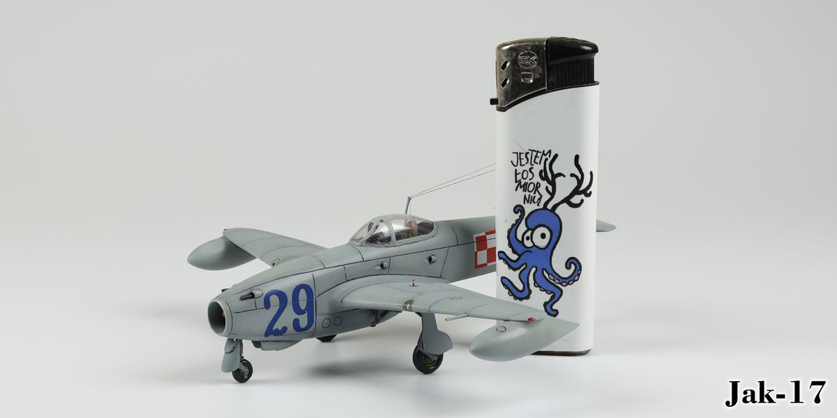 Konr_So's tweet image. W napadzie &quot;niezrozumiałego&quot; skleiłem sobie model Jak-17. Trudno napisać o nim coś więcej niż to, że to typowy przedstawiciel AModel z końcówki XX wieku. Dobrze, że udało mi się dotrzeć do końca budowy :)

Więcej: modelwork.pl/topic/63592-ja…

#ttmodelarze #jak17